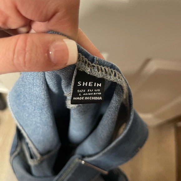 NWOT: SHEIN Denim Short Cuffed Overalls Adjustable Straps Size Large - Picture 7 of 9